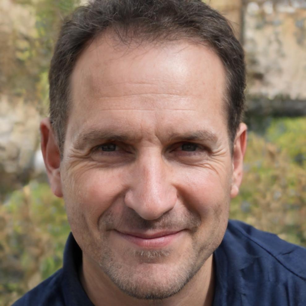 Instructor Carlos Mendoza